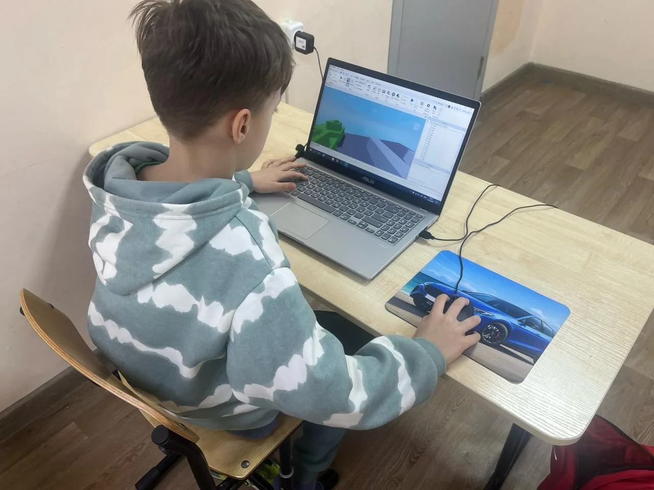 Дети создают игру в Unity
